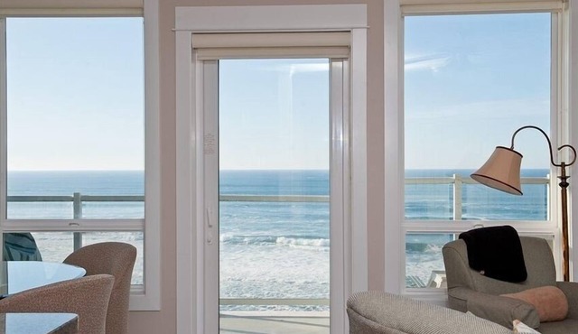 Promo! Oceanfront Condo - Private Hot Tub, WiFi, HDTV and Pool!