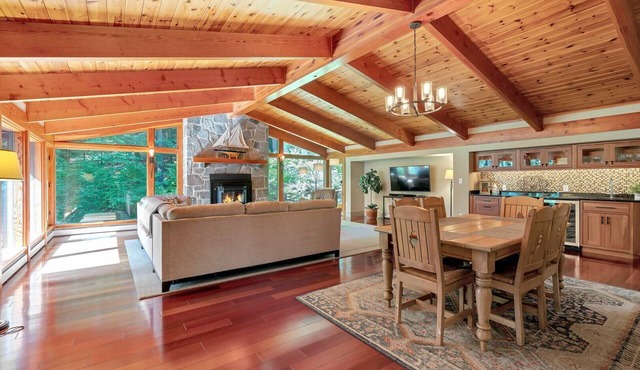 Quechee House with Hot Tub, Sauna & Club Access