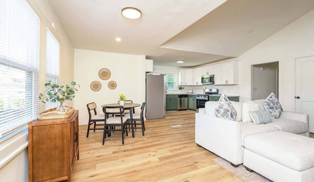 Queen’s Quarters! 6BR 3B Near Atrium Health & WFU