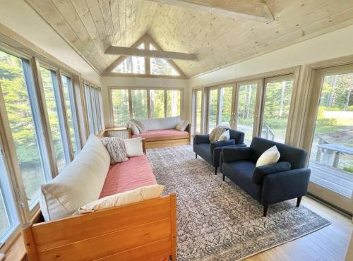 Quiet Family Friendly Home w/Backyard [Owls Nest]