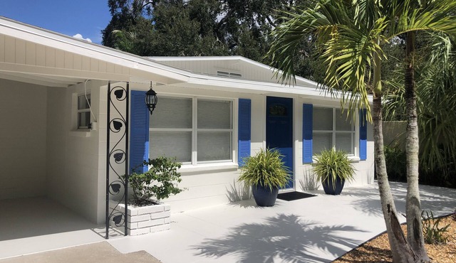 Quiet Tropical DTWN 5 Star Home near>Sarasota Legacy Bike Trl & Trolley to Beach