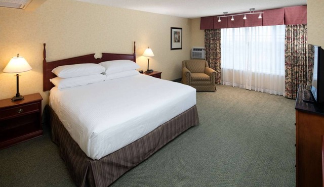 Quiet Two Room Suite w/Eco-Friendly Amenities Close to Old Town Eureka in Eureka