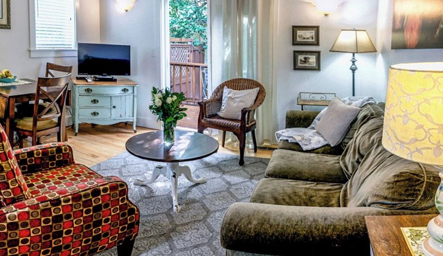 Railroad District, steps to downtown, everything you need to enjoy Ashland!