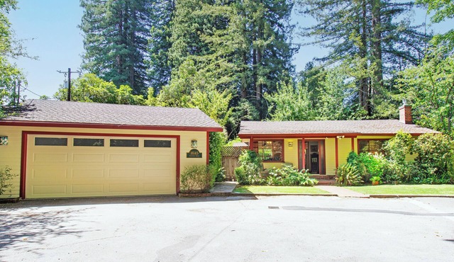Reflections Main House + 3 Cottages w/Baths + Hot Tub, Pool & Dog Friendly