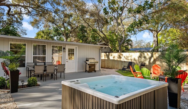 Relaxing 3BR/2BA Getaway w/Spa, Close to Downtown