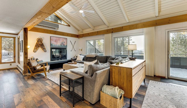 Resort-Style Community! Quechee Chalet w/Deck