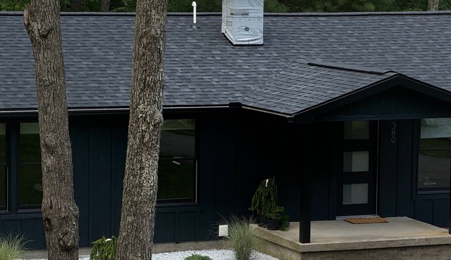 Rhodora House - Modern Stream-side Retreat