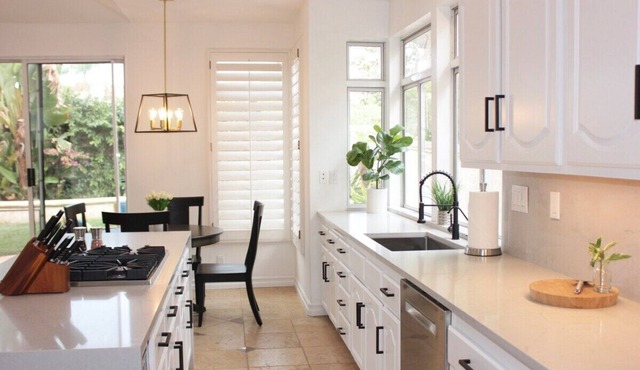 Ritz Pointe: Gated 3-Bdrm Oasis w/Jacuzzi, Near the Beach!
