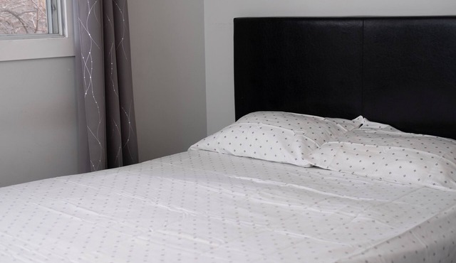 Riverside Haven:Private Room Steps from Bow River in Calgary