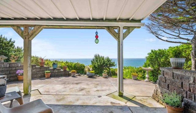 Romantic Oceanview Escape | Cozy Studio Retreat Steps from the Pacific