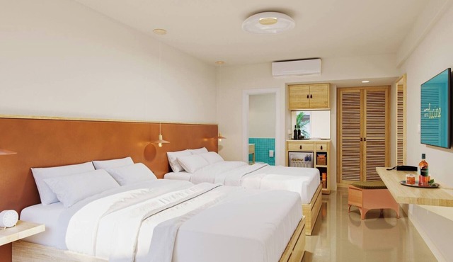 Rooftop Lounge, Balcony & 2 Queens | Near Beach, Dining & Pier in Galveston