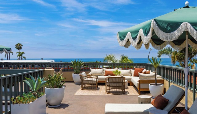 Rooftop Ocean Views + Pool + Hot Tub | Walk to Beach + Galleries | The Mara