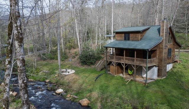 Rushing Creek-Spacious Creekside Cabin-Fire Pit-Gas Grill with Amazing Rates
