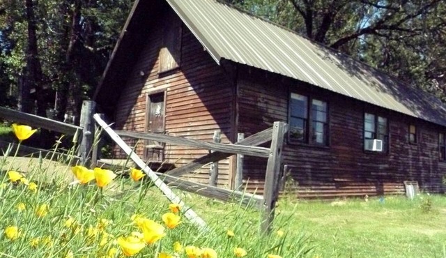 Rustic Cabin Rental in a Wild Meadow near Crater Lake National Park, Oregon