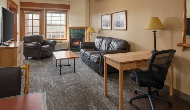 Rustic Lodge Room w/Balcony, On-site Restaurant & Scenic Atmosphere