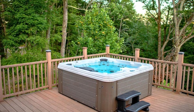 Rustic Ridge Log Cabin: Hot Tub, Games, Views!