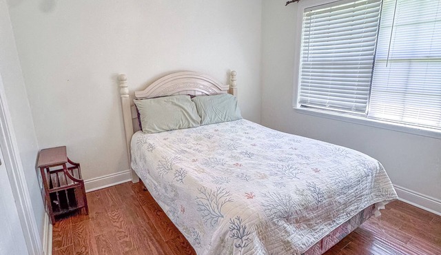 Saltwater Escape - Near NAS, Beach & Downtown