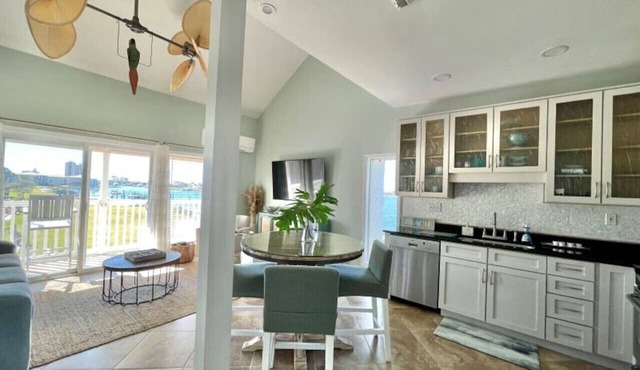 Sand Dollar W212 Bayfront Escape- Gorgeous Sunset Views, Bikes Included!