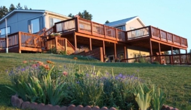 Sawin' Logs Inn in Devils Tower