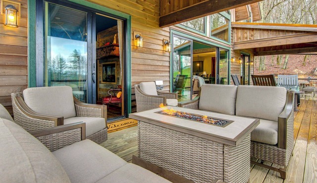 Scenic Sanctuary w/Mtn Views: Glenville Lodge
