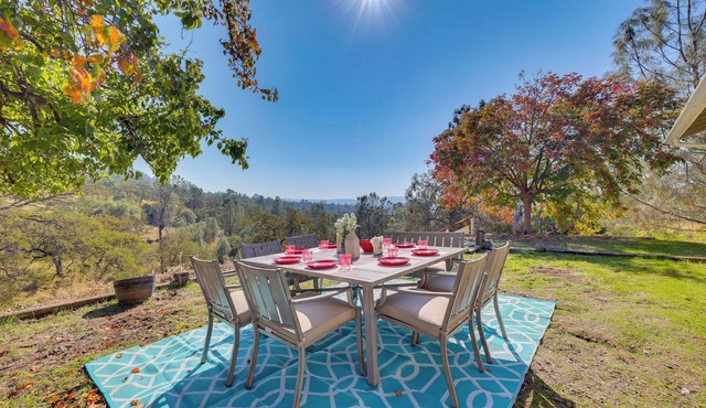 Scenic Yosemite Lakes Escape w/Community Perks!
