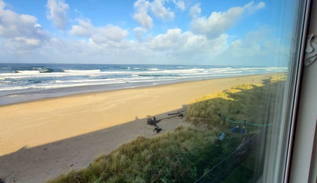 Sea Gypsy Condo Front Row Seat to Sunsets, Beach, Summer Fun Swimming pool, BBQ
