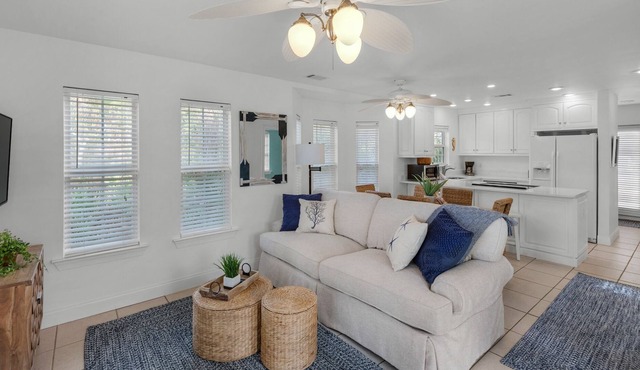 Seagrove Beach Cottage perfect couples & small families - .5 Miles to Beach