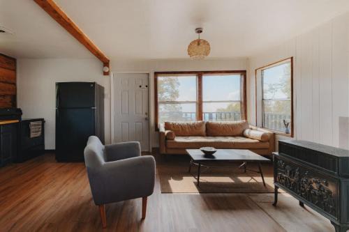 Secluded rustic 2-bedroom cabin on nature retreat in Miramonte