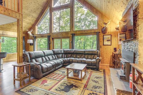 Serene Mountain Home: 11 Mi to Gettysburg