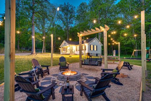 Shenandoah family & dog friendly cabin - 5 min walk river with private river access, BBQ, playground, fire pit