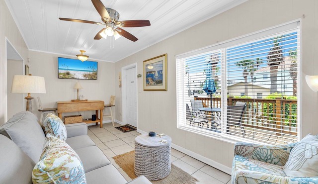 🌊Short Easy Walk to Beach | Great Outdoor Space | Linda's Cozy Cottage B🌴