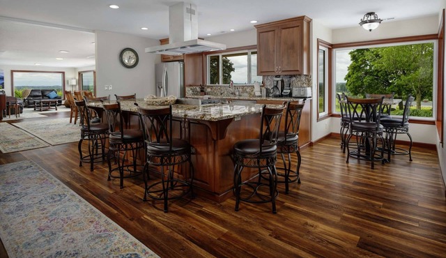 Single Level Ranch Layout, Huge Patio, Surrounded by Vineyards, Free Tastings, Foosball and Fire-Pit