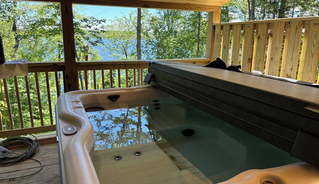 Six bedroom lake front cabin with hot tub and outdoor fire pit