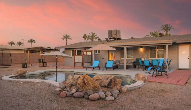 Sleeps 10+ Large Yard Mountain Views Pet Friendly Quiet Neighborhood in Apache Junction