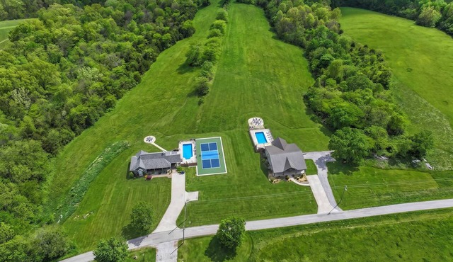 Sleeps 30 | 2 Pools | Pickleball Court | 2 Homes in Williamstown