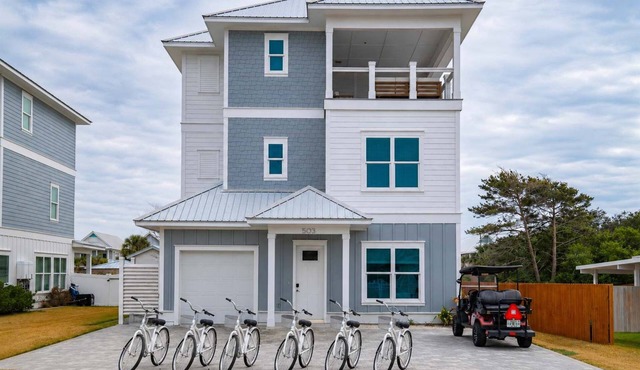 Sleeps 30 | Luxe Gem: Walk to Beach, Games, Sauna!