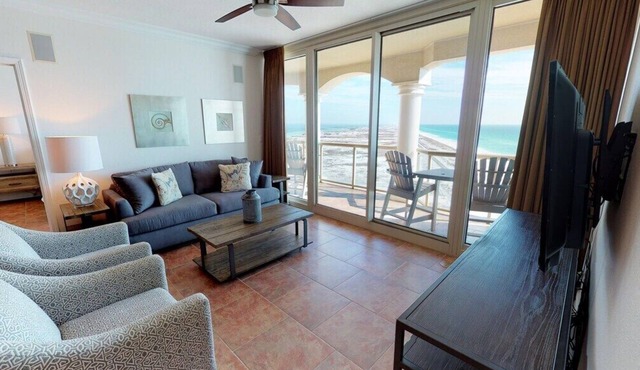 Sleeps 6-Stunning Ocean Front Views-Luxury Resort