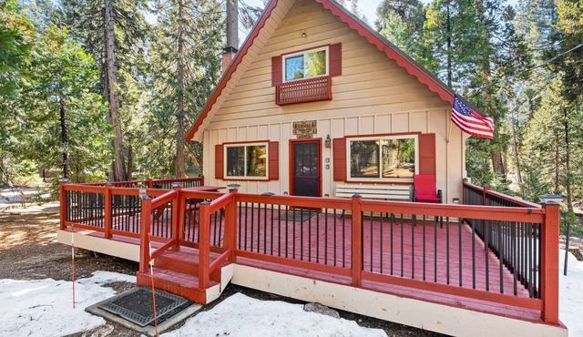 Smoke Tree | Newly Updated Cozy Cabin Retreat