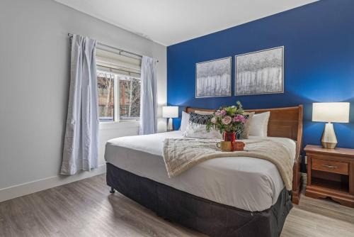 Spacious 2BR Oasis with Pool and Gym Close to Banff in Canmore