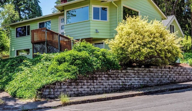 Spacious 3BR 10 Min to Autzen Family Friendly in Eugene