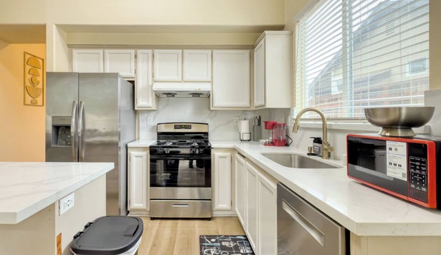Spacious 4-bedroom 2-bathroom house in lovely Oakley with AC