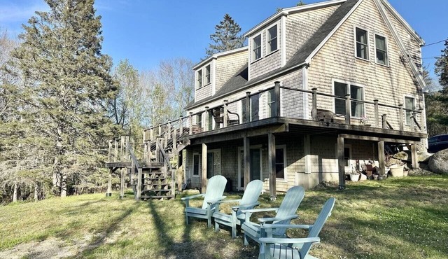 Spacious 4 BR Home w/Beach Access! [Robin`s Nest]