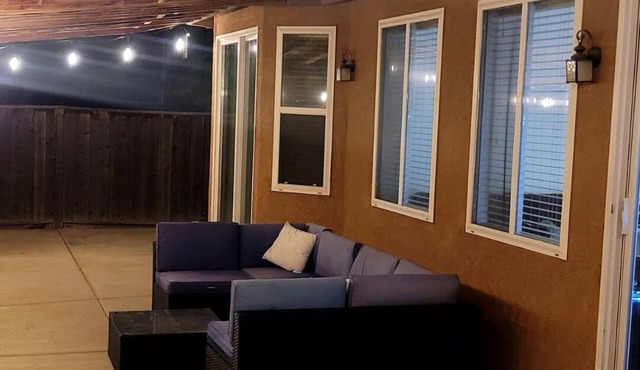 Spacious 5-bedroom house with WiFi, AC in welcoming Fresno