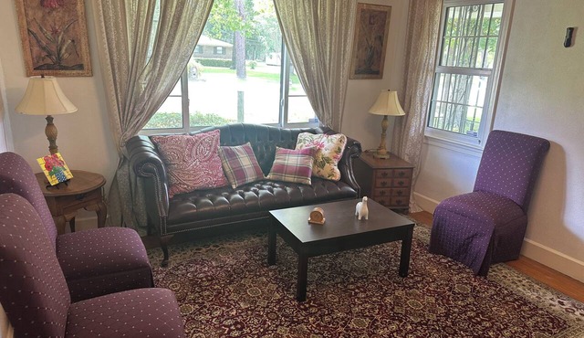 Spacious, Cozy and Quiet 3 Bedrooms and 2 Bathrooms Located 12 min to downtown
