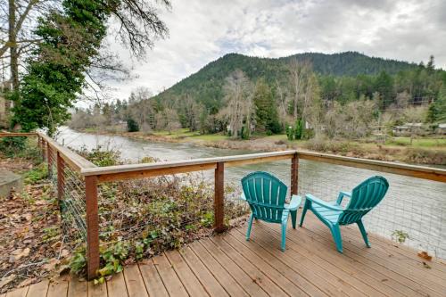 Spacious Grants Pass Home w/Hot Tub & River Views