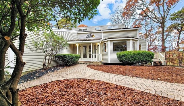 Spacious Lake House for Large Groups w Private Acre+ short path to Lake in Barnstable