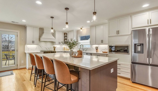 Spacious, Luxury Property - Downtown Leesburg
