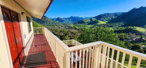 Spacious sequoia Park retreat, best panoramic views in Three Rivers