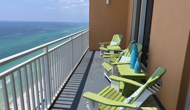 Splash Resort Penthouse with Free Beach Chairs and Amazing Top Floor Views