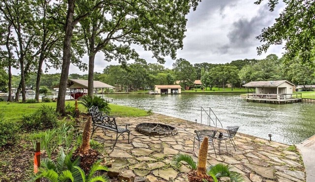Starlight Point — Panoramic Waterfront Retreat in Star Harbor, Cedar Creek Lake in Malakoff